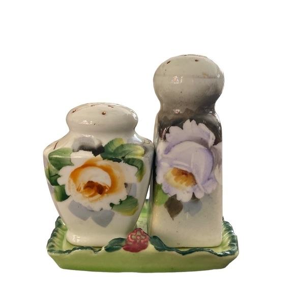 Vintage Occupied Japan Magnolia Flower Salt and Pepper Shaker Set with Tray - Picture 1 of 7